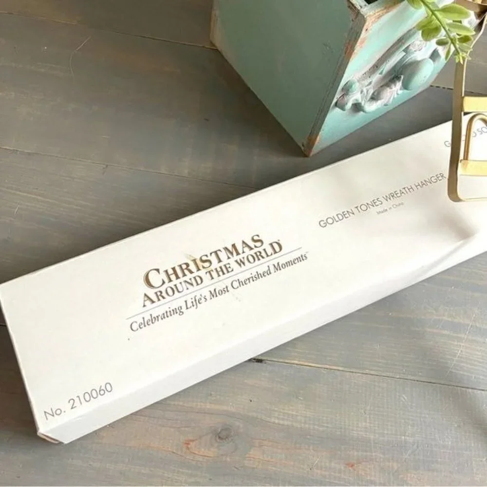 Christmas Around the World Golden Tones Wreath Hanger Bell Shape No. 210060